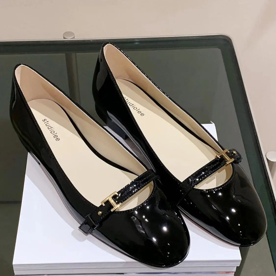 Round Toe Flats Slip-Ons Trendsi